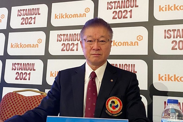 東京五輪２０２０の空手競技で日本人で唯一の審判員を務める高橋さん。現在本学空手道部の総監督を務めています。